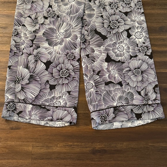 Express Stylist Super High Waisted Satin Pleated Wide Leg Floral Pant 6 Regular - Picture 5 of 15